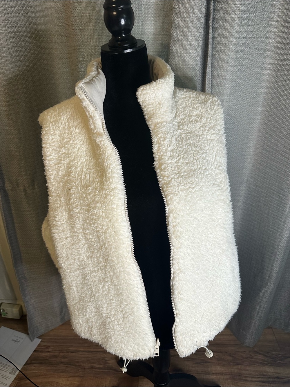 No Boundaries Reversible Sherpa & Puffer Vest in Cream - Picture 4 of 6